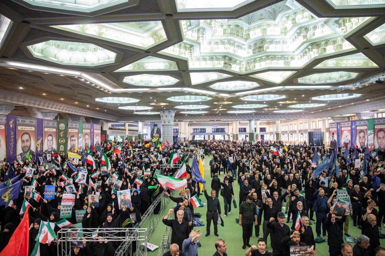 گرامیداشت شهدای اقتدار با حضور سران قوا؛ شعار مرگ بر آمریکا در مصلی تهران طنین&zwnj; انداخت