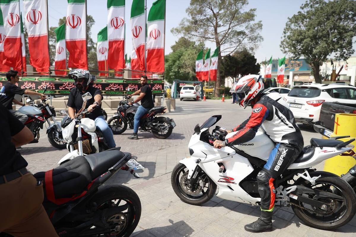 حضور پرشور جامعه ورزش و جوانان در قطعه شهدای جنایت رژیم صهیونی  ورزشی‌ها با شهدا وداع کردند