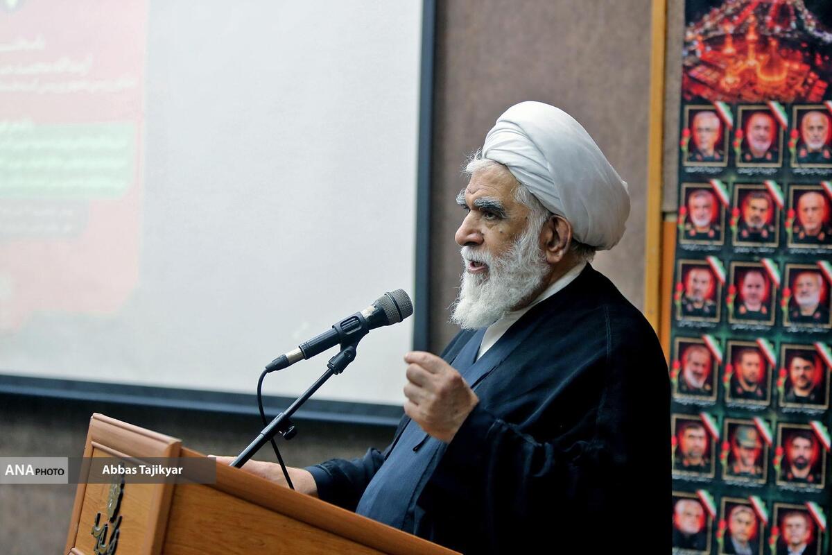 شاعران، حقیقت پیروزی‌ ما و جنایات دشمن را در تاریخ ماندگار کنند