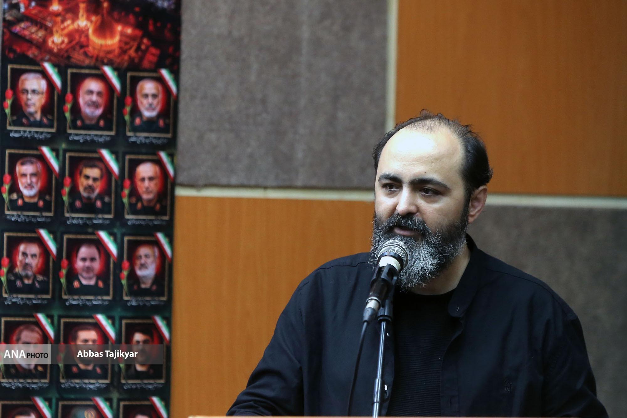 شاعران، حقیقت پیروزی‌ ما و جنایات دشمن را در تاریخ ماندگار کنند