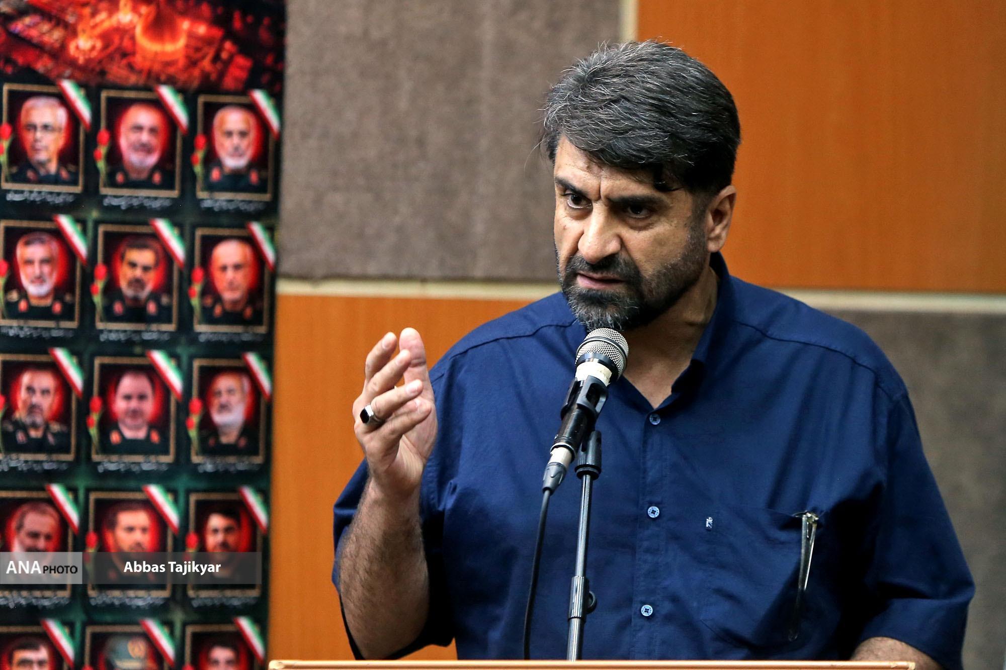 شاعران، حقیقت پیروزی‌ ما و جنایات دشمن را در تاریخ ماندگار کنند