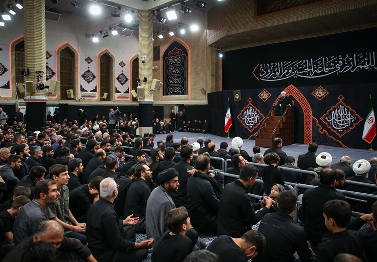 فرشتگان همه جمعاند و زار میگریند/ که در حسینیه، هنگامه عزاست حسین