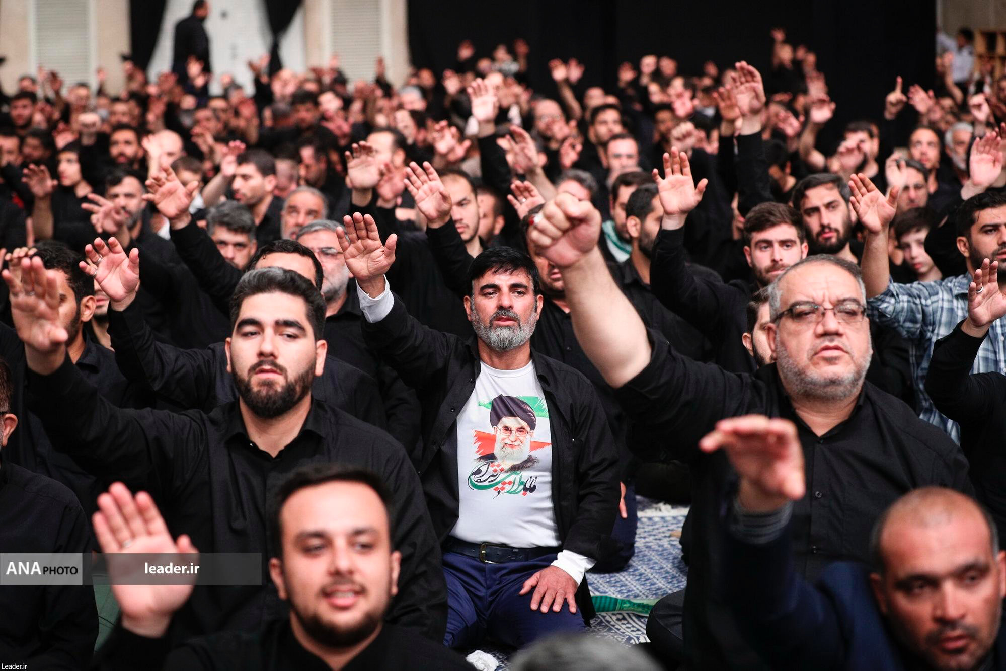 چرا این روزها رهبر انقلاب در مراسم عزاداری حاضر نمیشوند؟/ غیبت یا تدبیر؟ + فیلم چرا این روزها رهبر انقلاب در مراسم عزاداری حاضر نمیشوند؟/ غیبت یا تدبیر؟ + فیلم