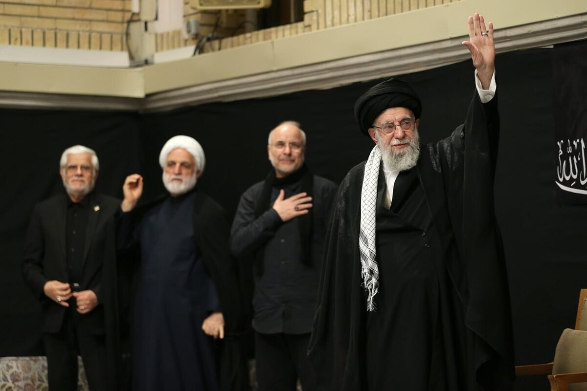 حضور رهبر انقلاب در مراسم عزاداری شب عاشورای حسینی