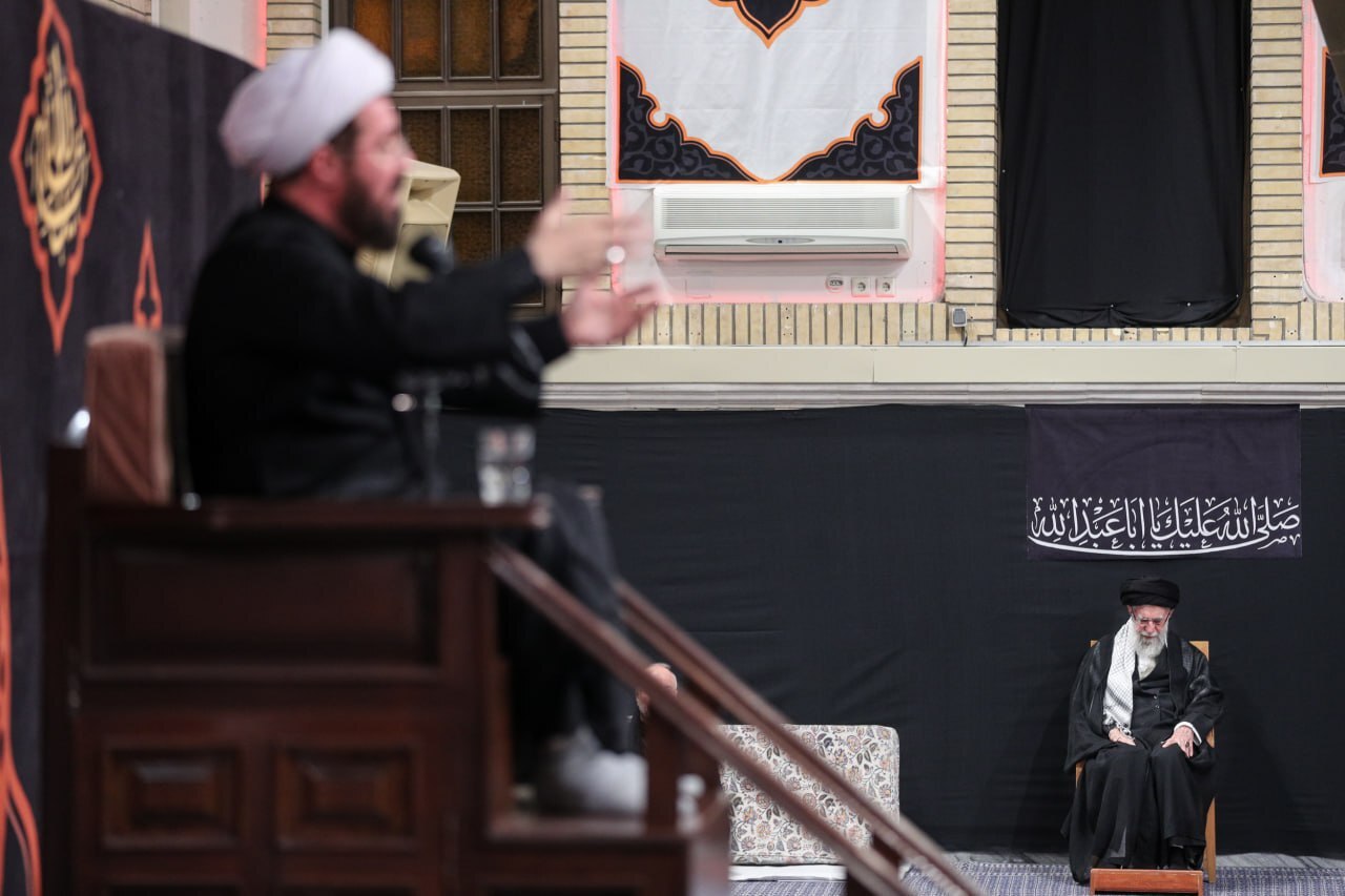 پرچم عباس، قبله دل ما است و رهبری، پرچمدار آن/ نهضت ما بیرق دارد؛ نامش عباس، پرچمدارش رهبر انقلاب+ فیلم پرچم عباس، قبله دل ما است و رهبری، پرچمدار آن/ نهضت ما بیرق دارد؛ نامش عباس، پرچمدارش رهبر انقلاب+ فیلم