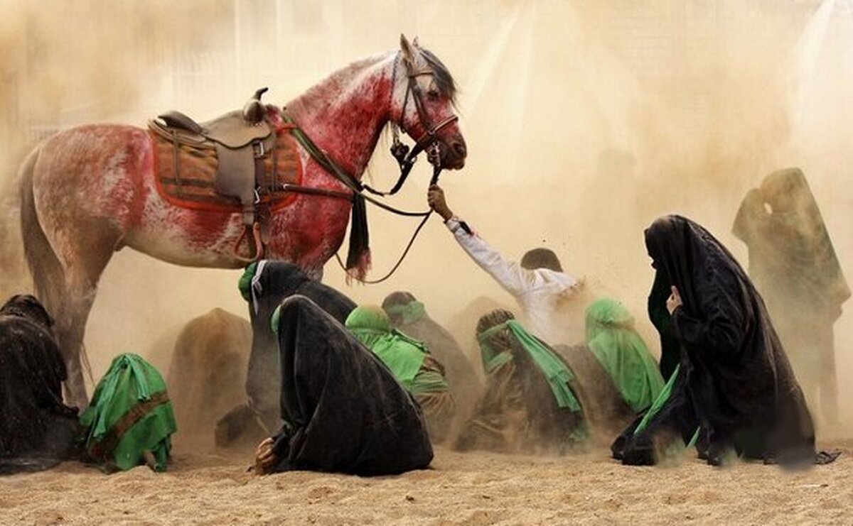 خون بر آسمان پاشید حسین (ع) تنها نبود، خدا تماشایش میکرد