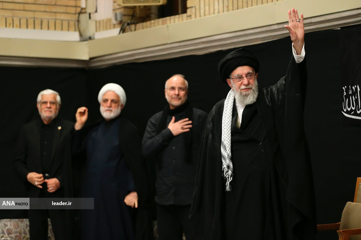 حضور رهبر انقلاب در مجلس عزای سیدالشهدا(ع)؛شجاعتی که اشک و غرور را همزمان جاری کرد
