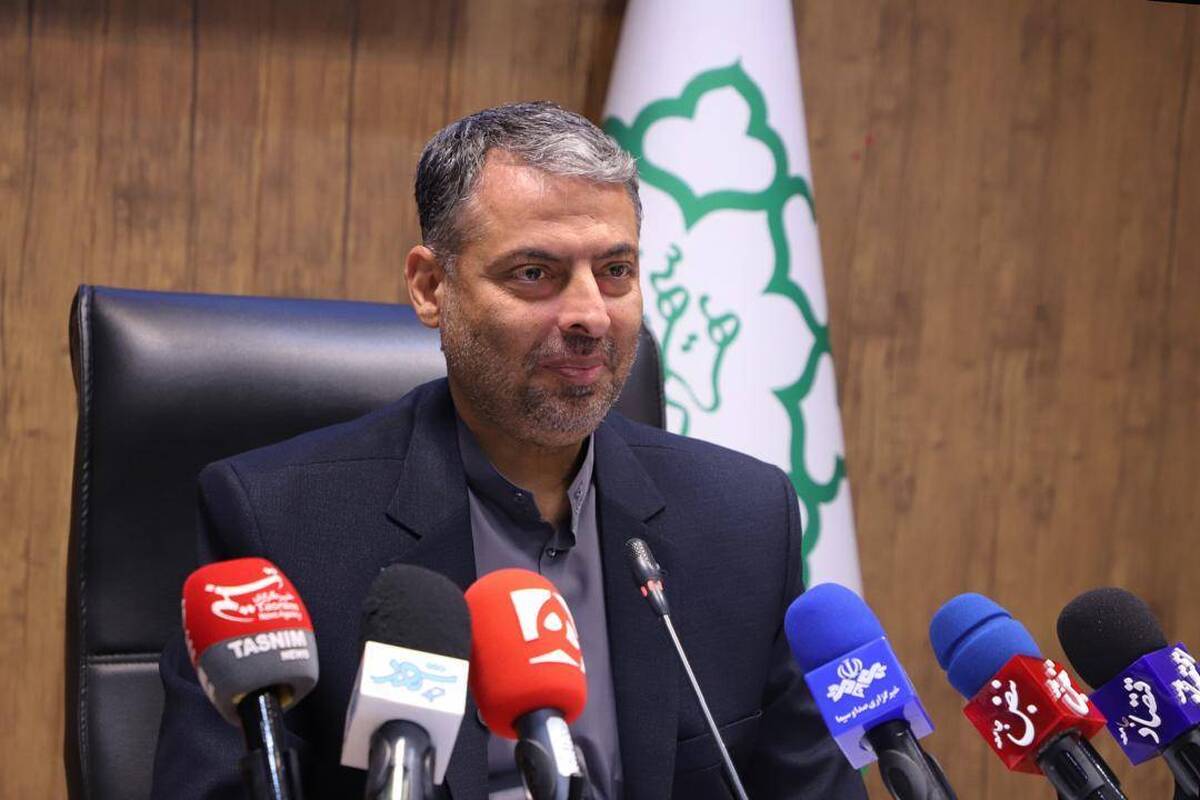 اتباع بیگانه در مترو تهران اجازه دستفروشی ندارند