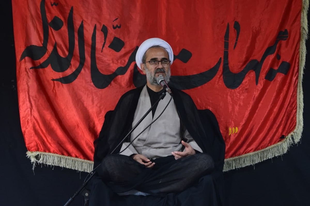 امام خامنهای نقش مهمی در حفظ اسلام و انقلاب دارند