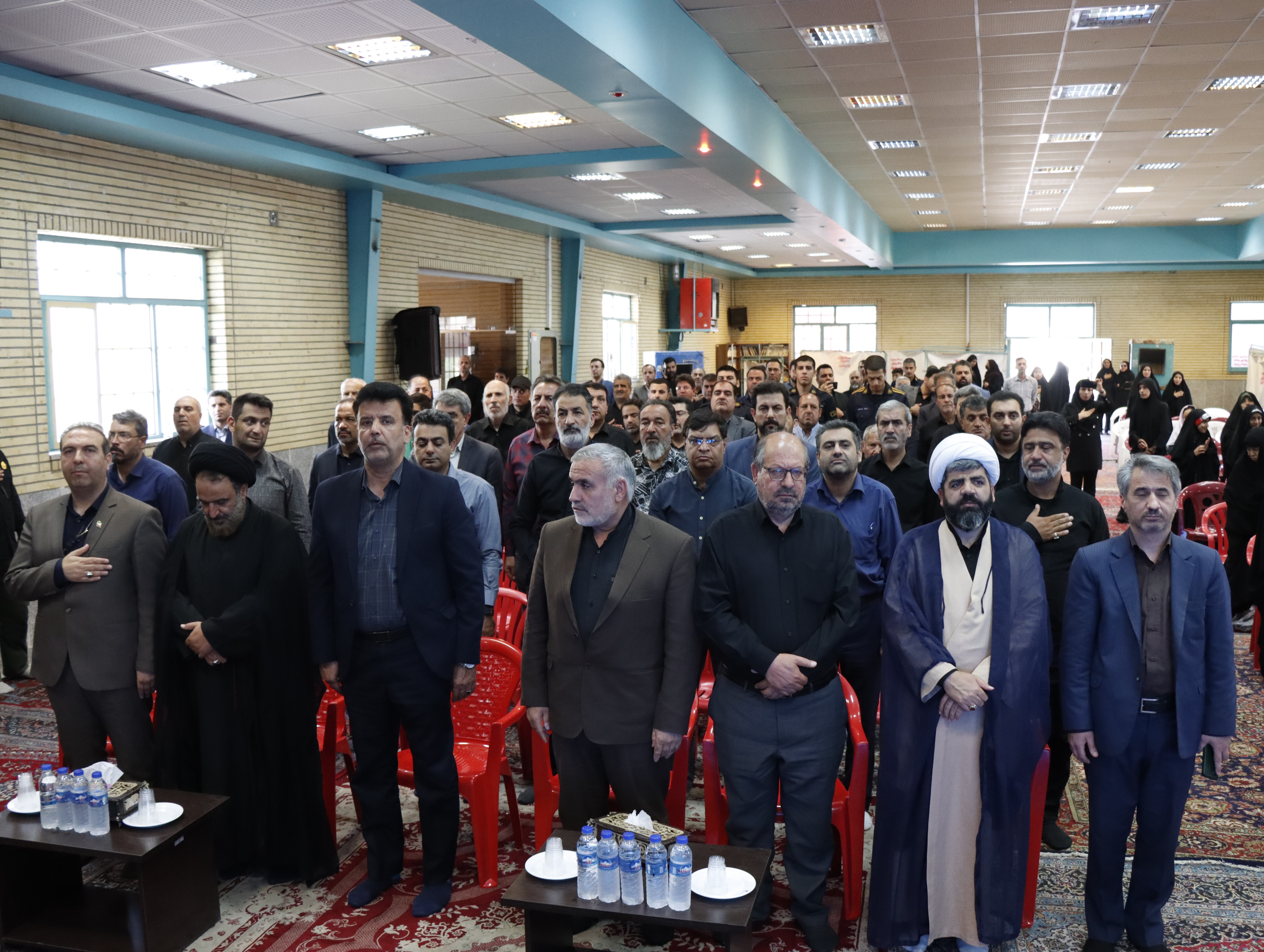 حضور آگاهانه و وحدت مردم رمز پیروزی و عبور از توطئههای دشمنان بود حضور آگاهانه و وحدت مردم رمز پیروزی و عبور از توطئههای دشمنان بود