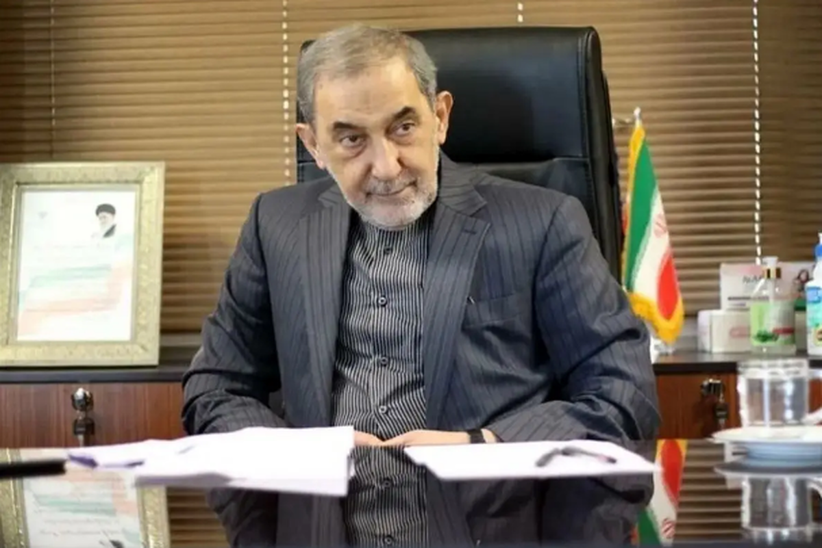 واکنش ولایتی به تناقضگویی ترامپ