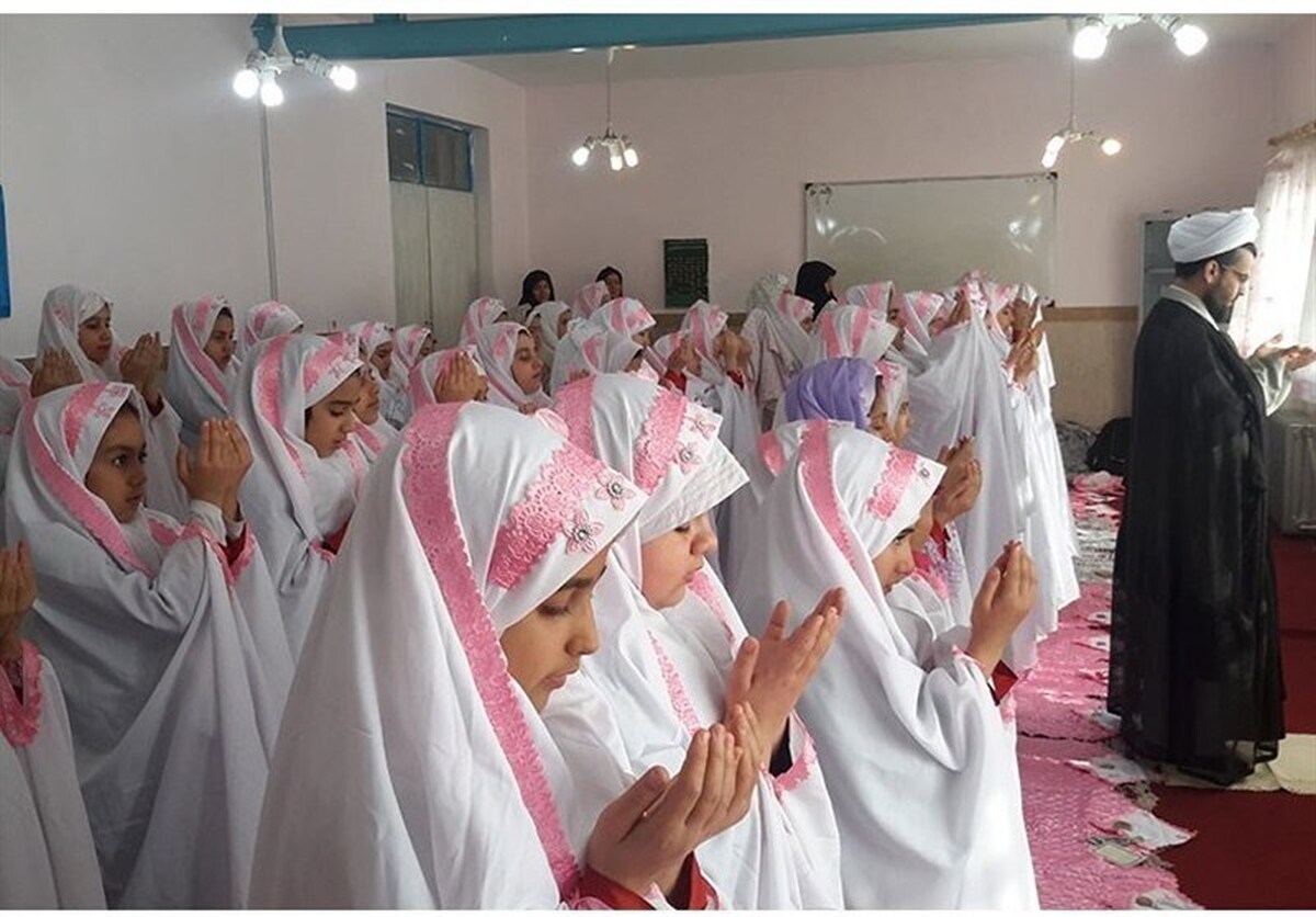 نماز مهمترین مأموریت مدارس است ۸۰ درصد مدارس نماز جماعت برگزار میکنند