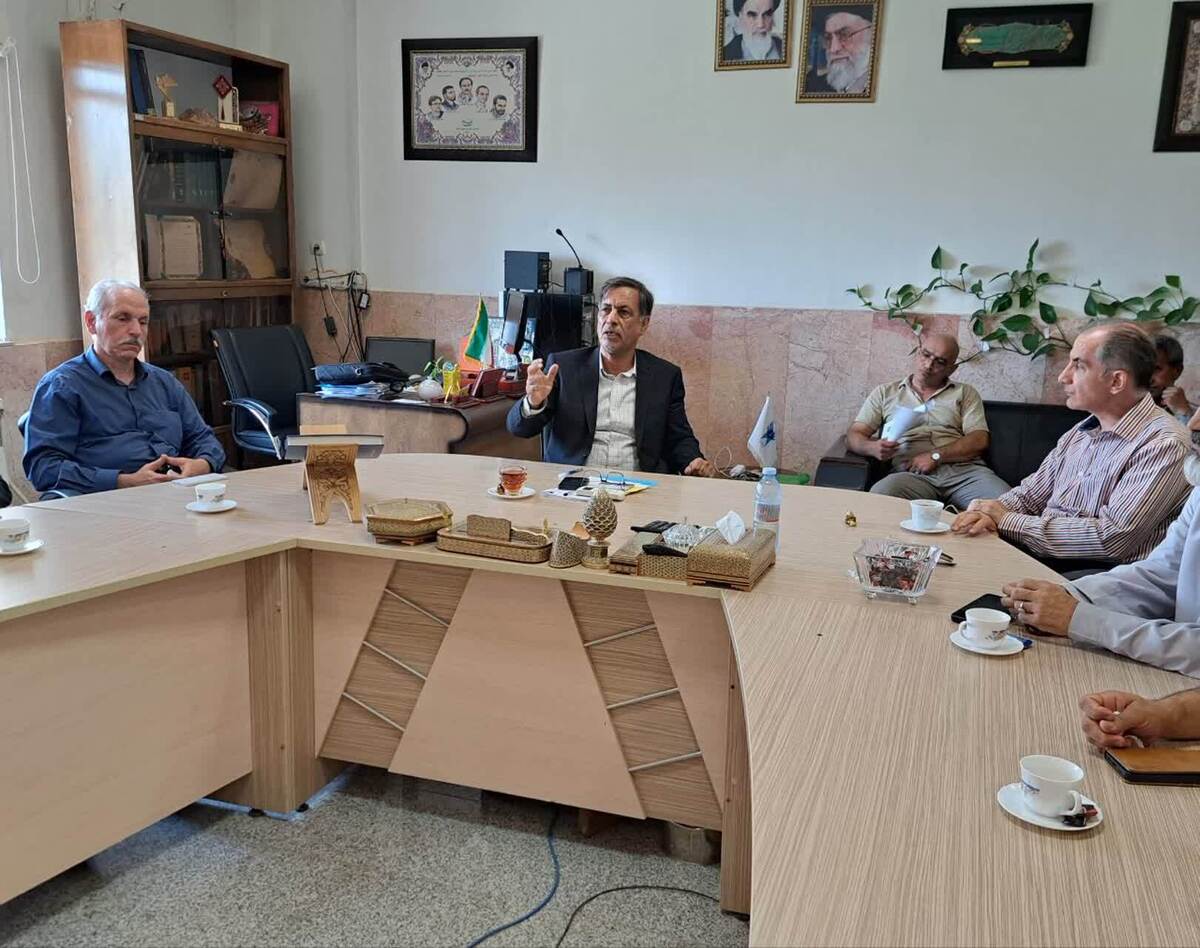 ایران با اتحاد ملی از بحرانها عبور میکند