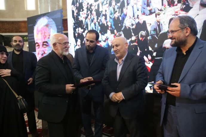 شهید دکتر طهرانچی یک الگوی بیبدیل برای جوانان و مدیران دانشگاهی است شهید دکتر طهرانچی یک الگوی بیبدیل برای جوانان و مدیران دانشگاهی است