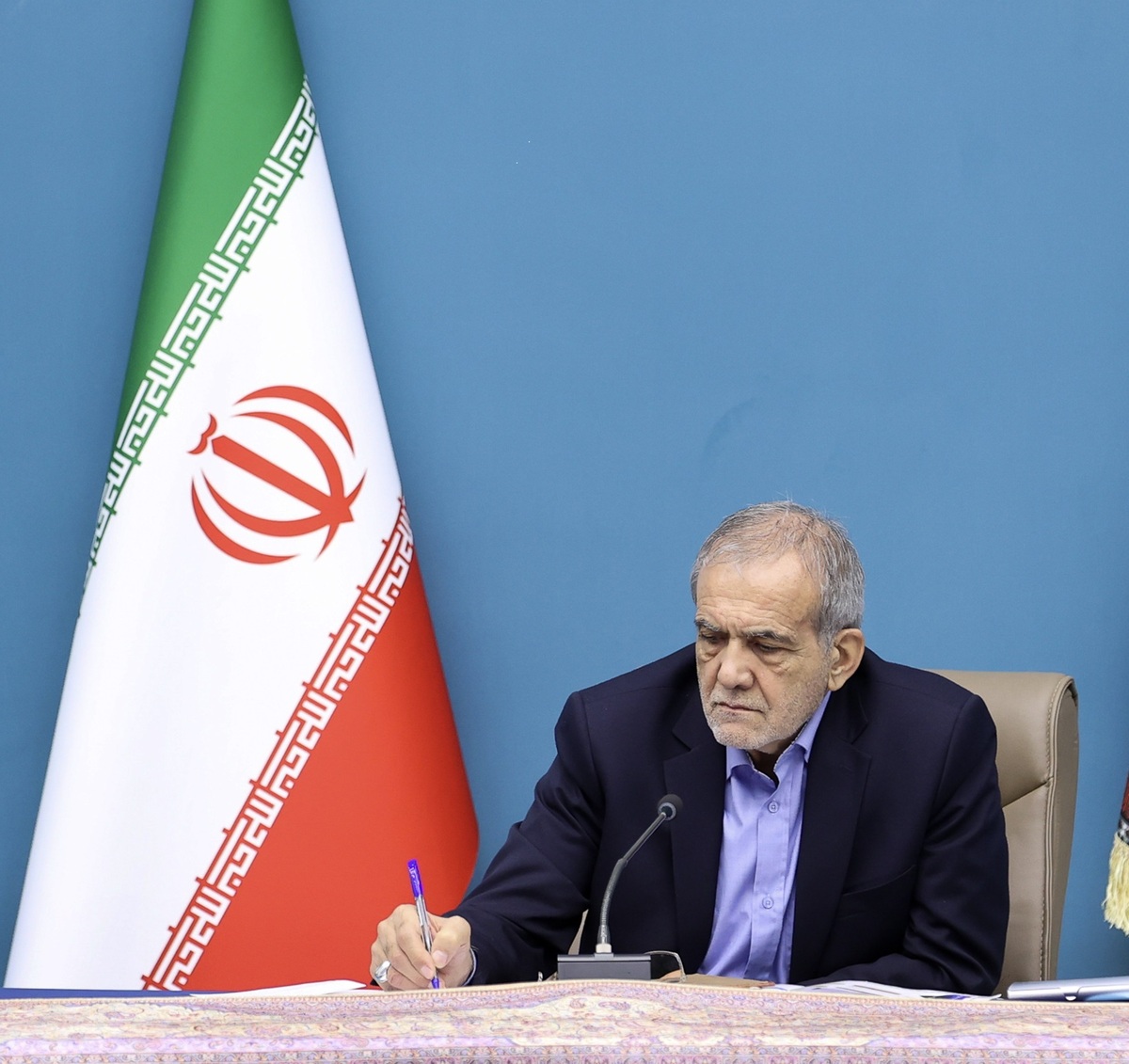 ضرب‌الاجل ۳ ماهه پزشکیان برای تدوین برنامه‌های حمایتی از اساتید دانشگاه‌ها