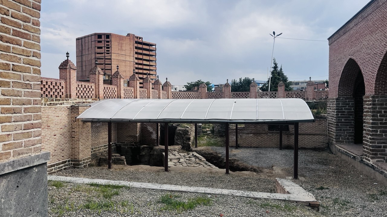 مسجدی بر گسل تاریخ؛ روایت مسجد جامع ارومیه و جستوجوی رازهای زیر محراب مسجدی بر گسل تاریخ؛ روایت مسجد جامع ارومیه و جستوجوی رازهای زیر محراب