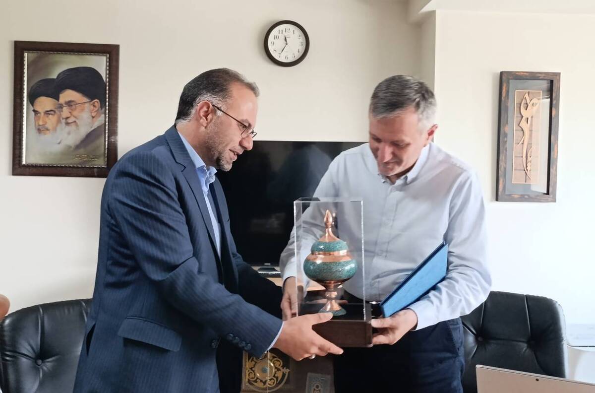 تقدیر رئیس سازمان بسیج علمی، پژوهشی و فنّاوری از استاد برجستهٔ فرهنگستان علوم ایران