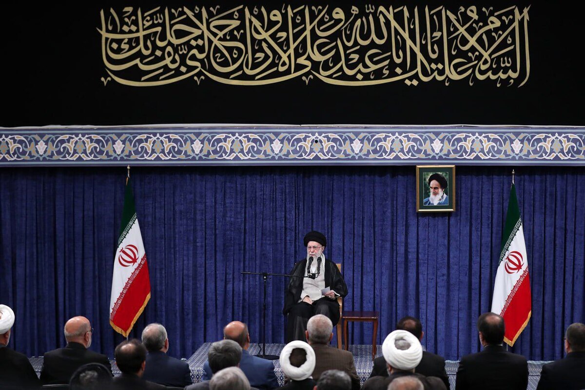 رهبر انقلاب: وظیفه همه حفظ اتحاد ملی است ملت ایران حتما پیروز خواهد شد