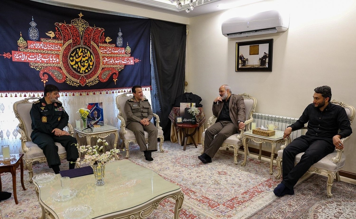 دیدار سردار رادان با خانواده شهید طهرانچی