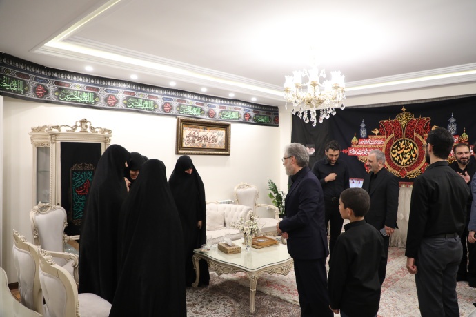 دیدار وزیر علوم با خانواده استاد شهید دکتر طهرانچی دیدار وزیر علوم با خانواده استاد شهید دکتر طهرانچی