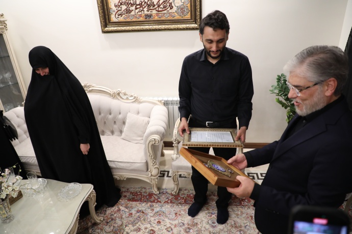 دیدار وزیر علوم با خانواده استاد دکتر طهرانچی دیدار وزیر علوم با خانواده استاد شهید دکتر طهرانچی