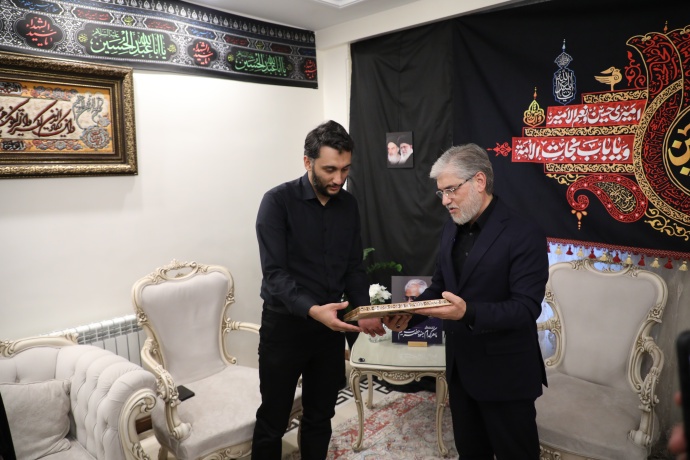 دیدار وزیر علوم با خانواده استاد شهید دکتر طهرانچی دیدار وزیر علوم با خانواده استاد شهید دکتر طهرانچی