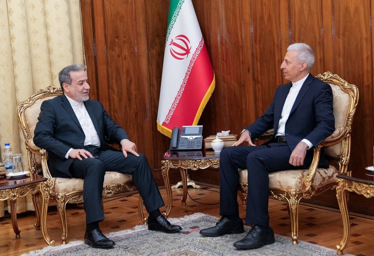 دیدار سرکنسول جدید جمهوری اسلامی ایران در گوانگجو با وزیر خارجه