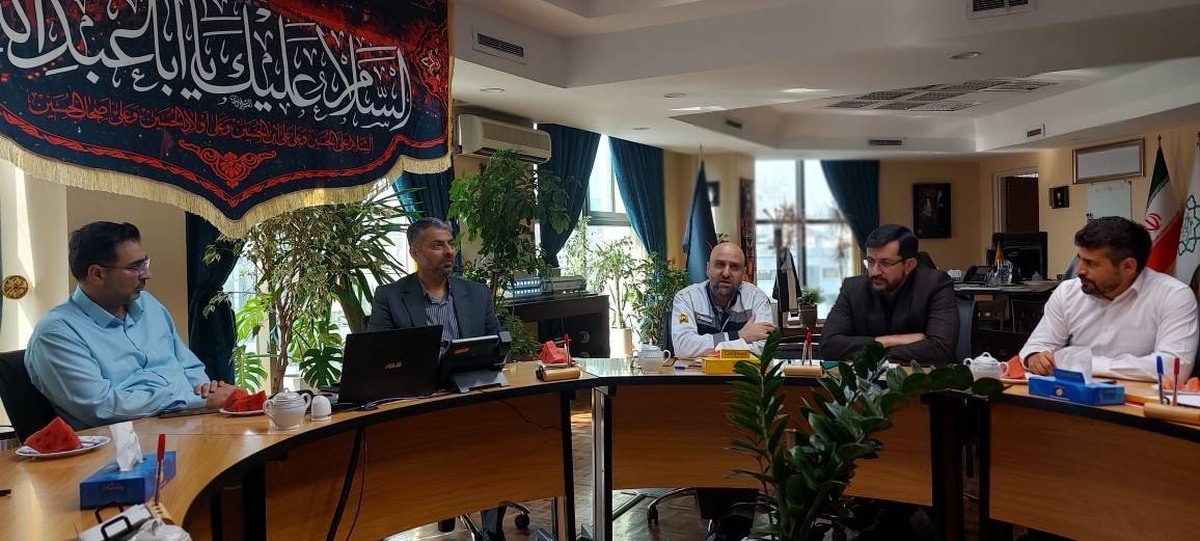 اقدام شهرداری تهران برای پایان دستفروشی در مترو با معرفی ۶۵ بازار در مناطق ۲۲ گانه
