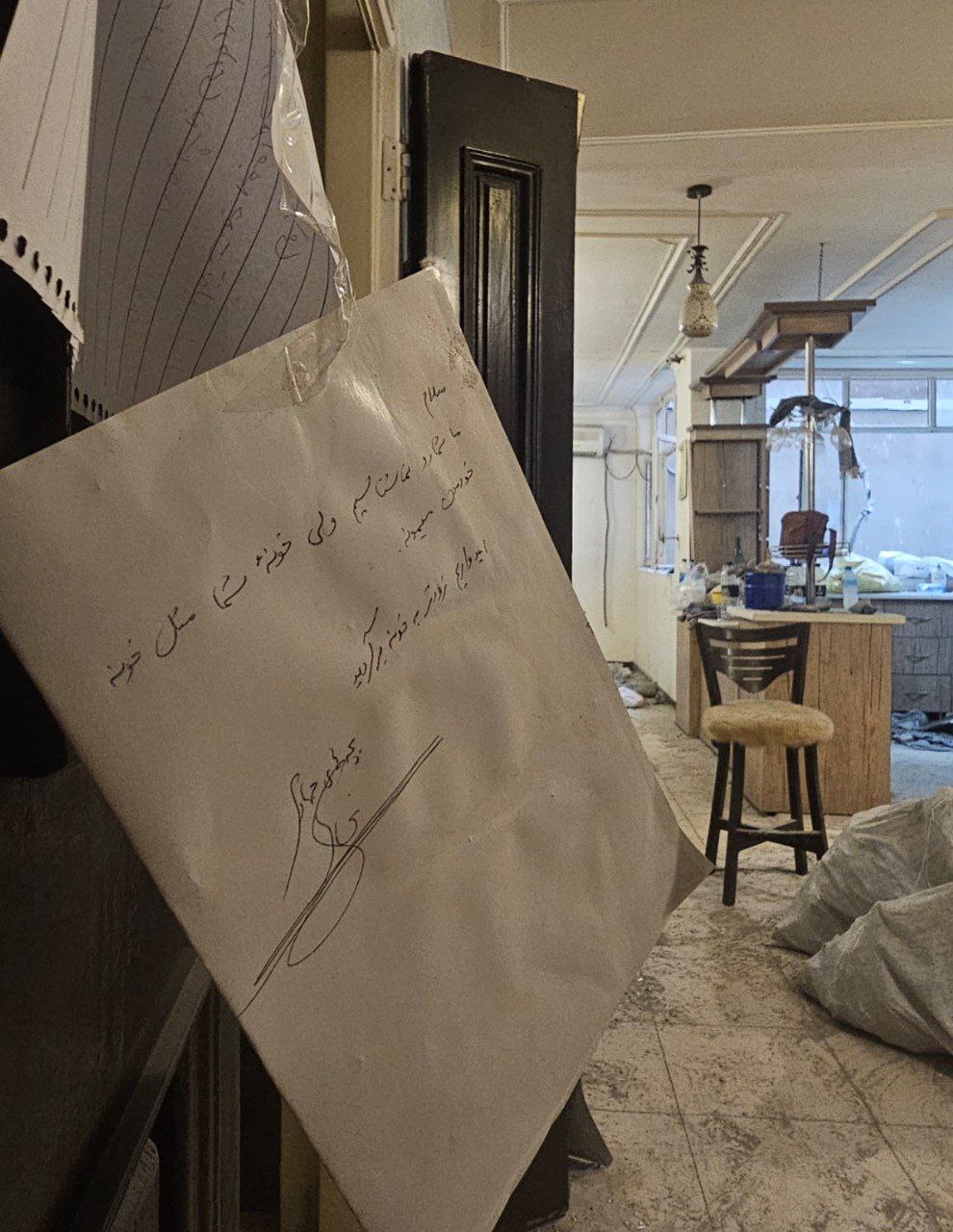 امیدی در دل ویرانهها/ دستان خاکی جوانانی که از آواربرداری روایت میکنند امیدی در دل ویرانهها/ دستان خاکی جوانانی که از آواربرداری روایت میکنند