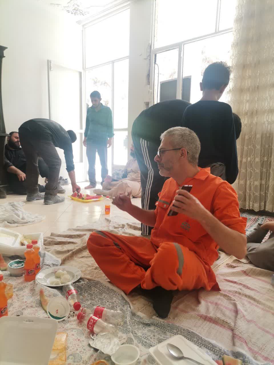 روایت یک حضور بیادعا در قلب تهران موشک خورده/ از منبر تا معبر آوار؛ روایت طلابی که در تهران رویت شدند/ جایی که موشک افتاد «ایمان» سبز شد روایت یک حضور بیادعا در قلب تهران موشک خورده/ از منبر تا معبر آوار؛ روایت طلابی که در تهران رویت شدند/ جایی که موشک افتاد «ایمان» سبز شد