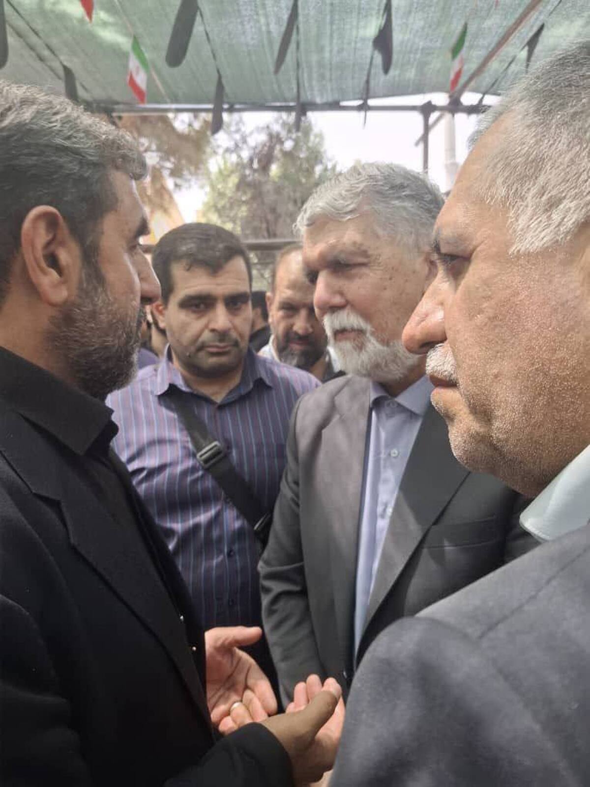 حضور وزیر فرهنگ در میان خانوادههای شهدای تجاوز رژیم صهیونیستی به خاک پاک ایران در بهشت زهرا (س) تهران