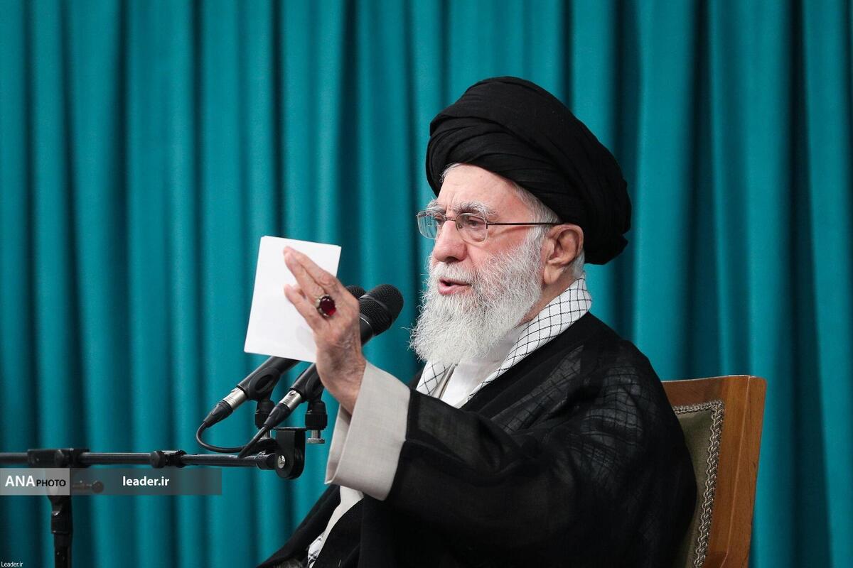 بازیگر پاکستانی: آیتالله خامنهای جنگیدن را به تعظیم ترجیح داد