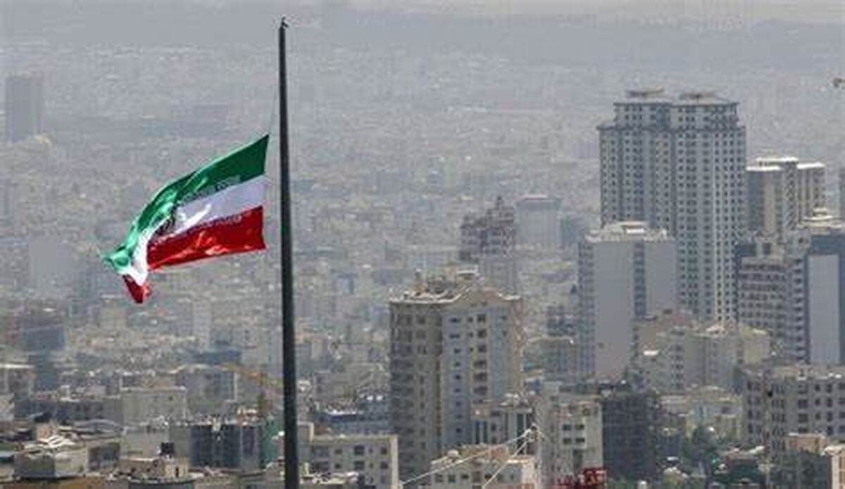 وزش باد در آسمان تهران رگبار و رعد و برق در استانهای مرکزی کشور