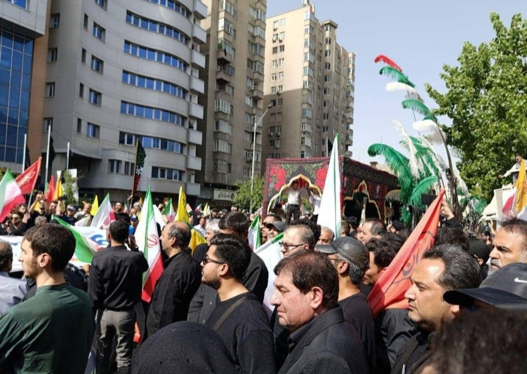 بیعت مردم با شهدای ایران/ اینجا تهران شهر شهیدان قدس است