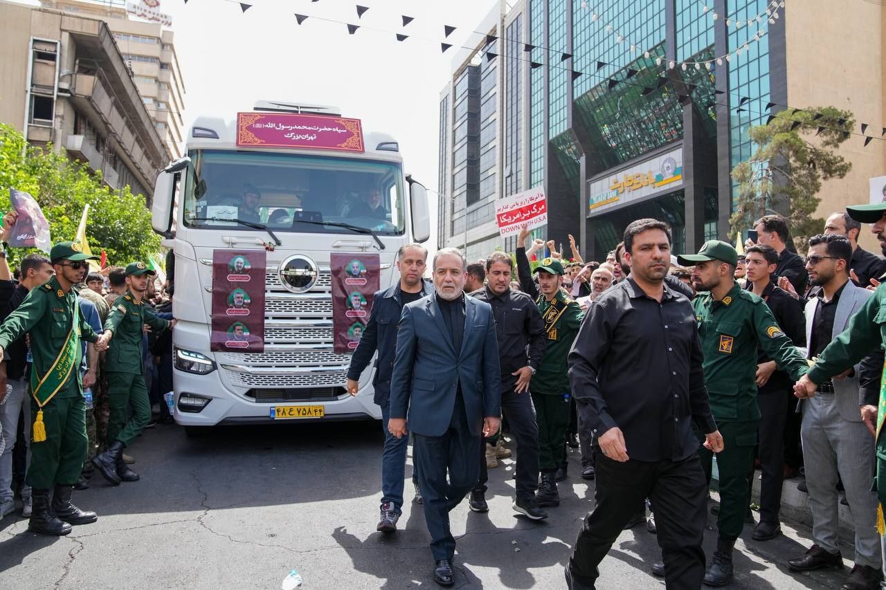 بیعت مردم با شهدای ایران/ اینجا تهران شهر شهیدان قدس است