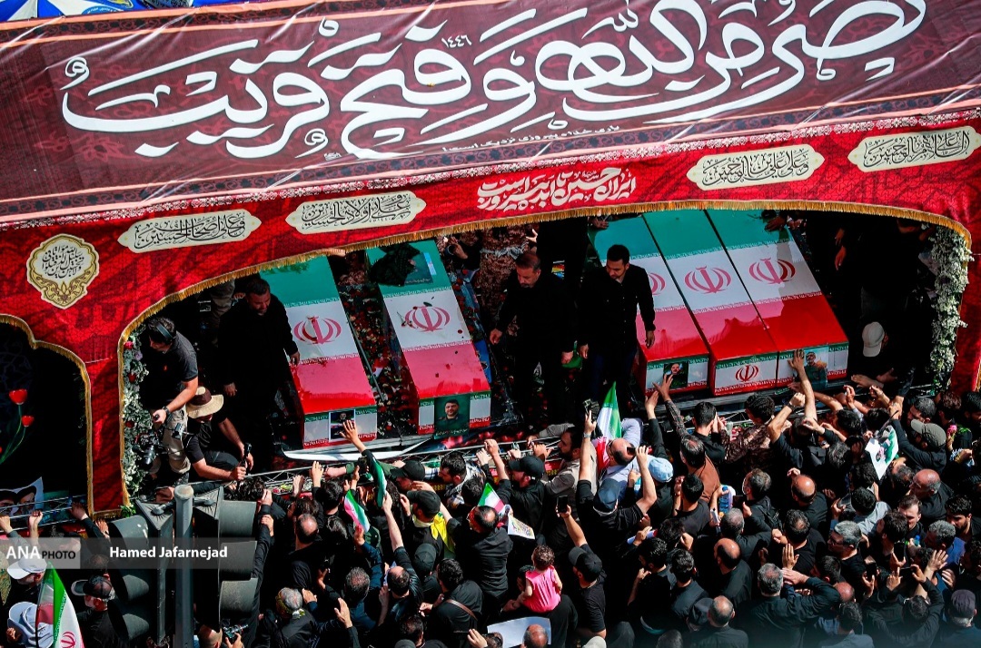 روایت خبرنگار آنا از حضور میلیونی مردم تهران در تشییع شهدای حملات ۲۳ خرداد؛ روزی که پایتخت ایران قلب تپنده وحدت و مقاومت شد روایت خبرنگار آنا از حضور میلیونی مردم تهران در تشییع شهدای حملات ۲۳ خرداد؛ روزی که پایتخت ایران قلب تپنده وحدت و مقاومت شد