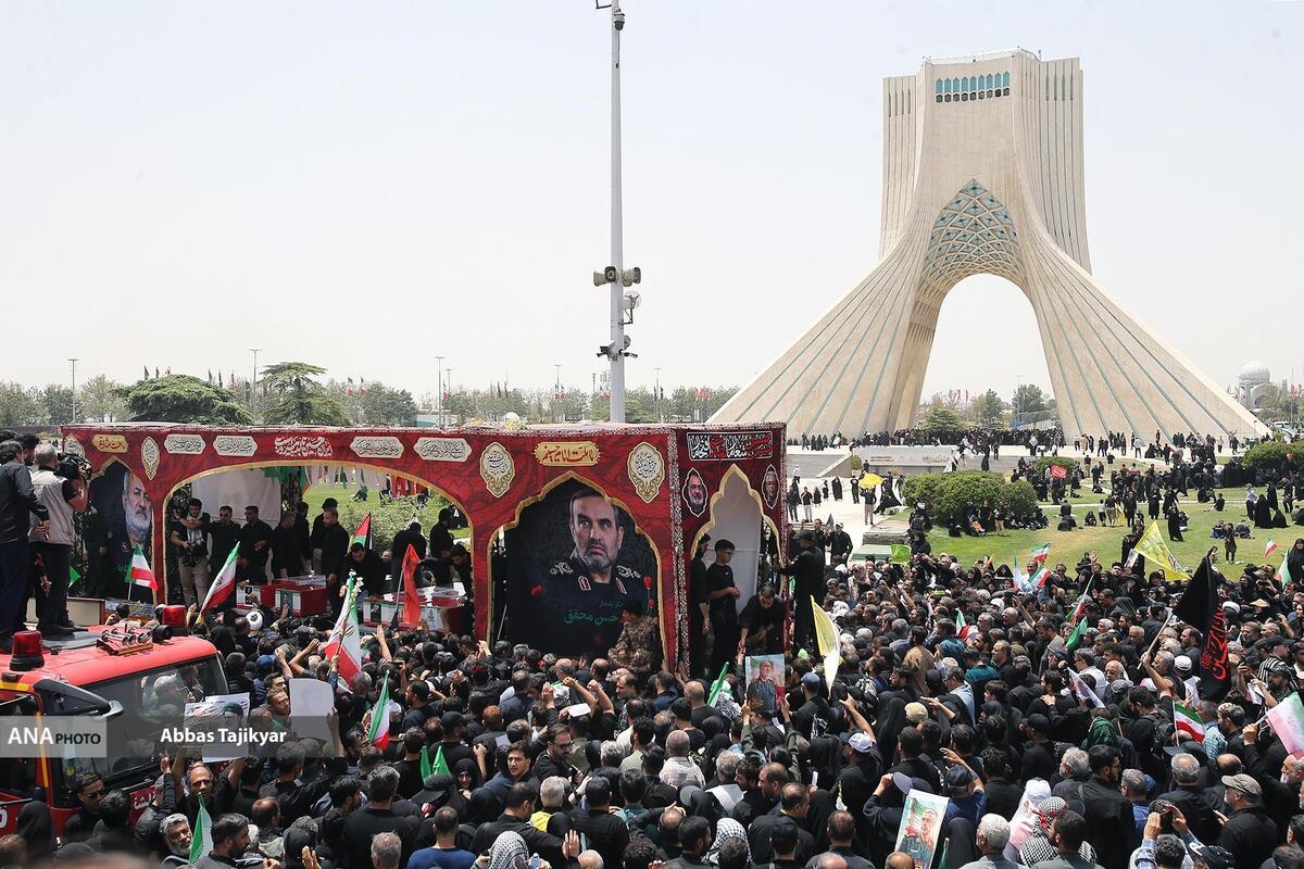 خون شهدا، امضای همبستگی ملی | تشییعی که معادلات دشمن را به هم ریخت