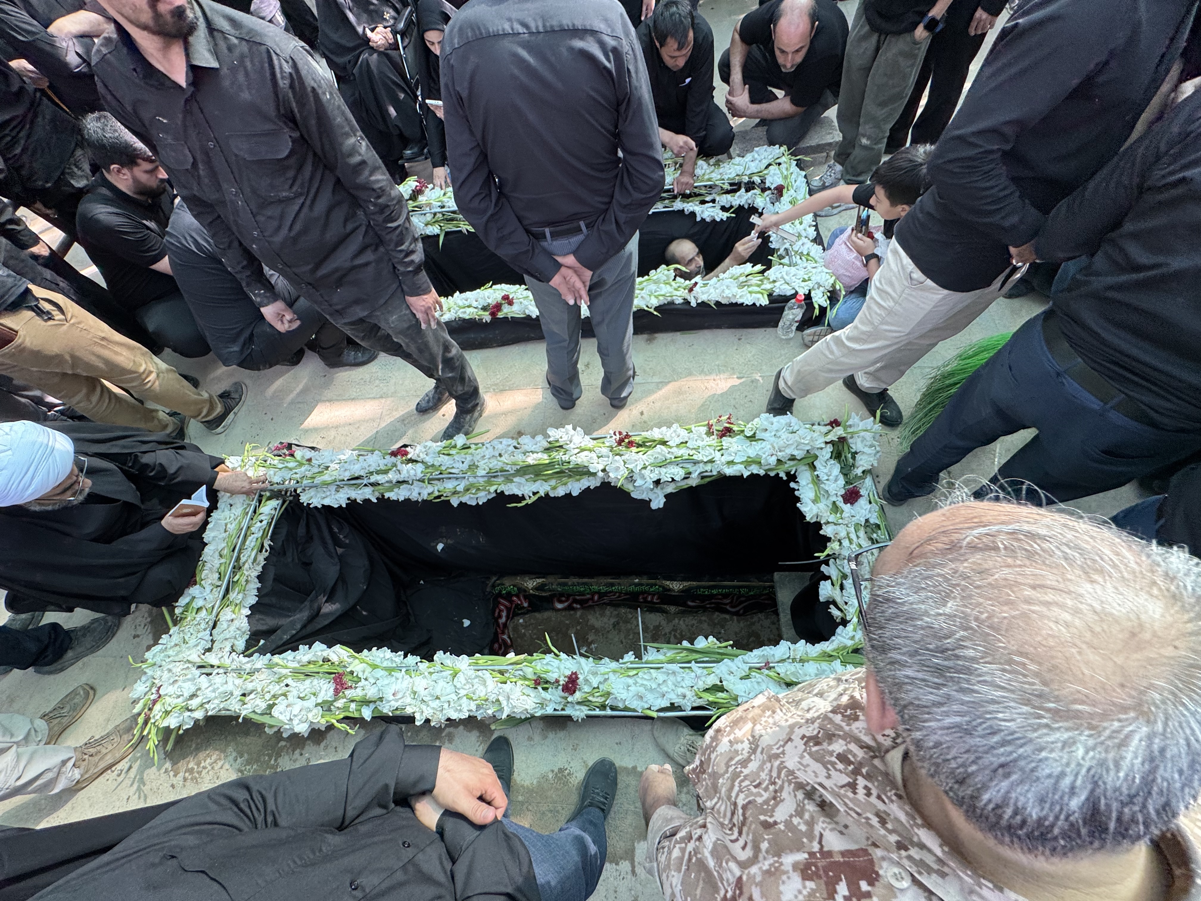 قطعه ۵۰ بهشت زهرا در تدارک پذیرایی از میهمان عزیز؛ سرلشکر حاجی&zwnj;زاده در کنار شهدای مدافع حرم آرام می&zwnj;گیرد