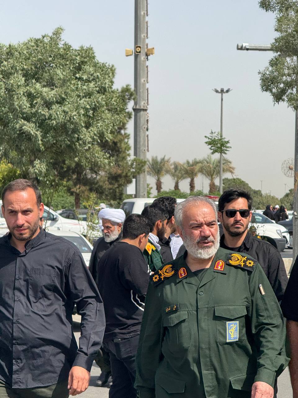 قطعه ۵۰ بهشت زهرا در تدارک پذیرایی از میهمان عزیز؛ سرلشکر حاجی&zwnj;زاده در کنار شهدای مدافع حرم آرام می&zwnj;گیرد