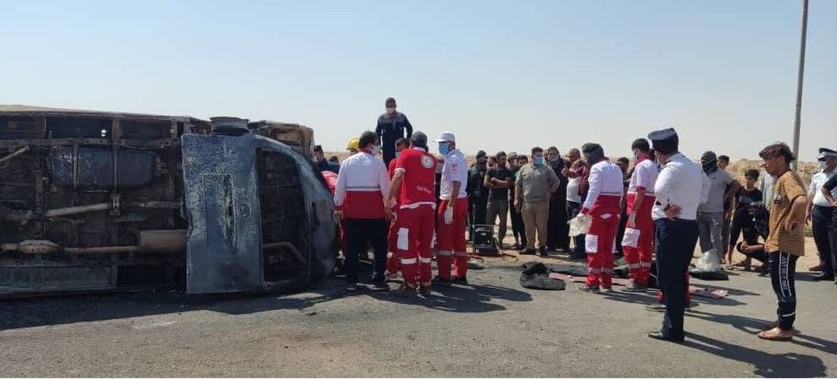 ۱۴ مصدوم در تصادف خودرو ون با سواری در محور سامرا به بغداد  یک زائر ایرانی جان باخت