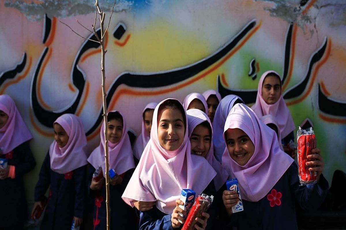 آغاز پیشثبتنام میانپایه مدارس شاهد در سال تحصیلی ۱۴۰۴-۱۴۰۳