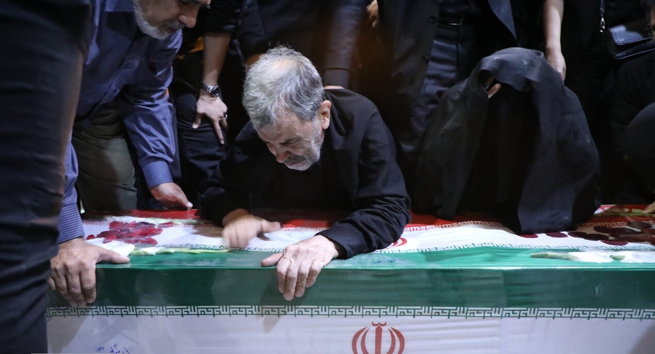 تقدیر معاون رئیس جمهور از خانواده شهید «ندا رفیعی پارسا» تقدیر معاون رئیس جمهور از خانواده شهید «ندا رفیعی پارسا»