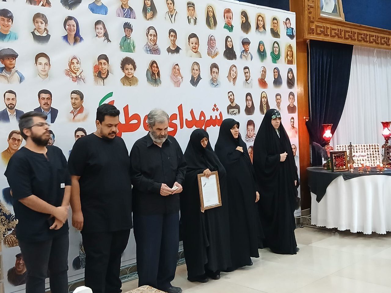 تقدیر معاون رئیس جمهور از خانواده شهید «ندا رفیعی پارسا» تقدیر معاون رئیس جمهور از خانواده شهید «ندا رفیعی پارسا»