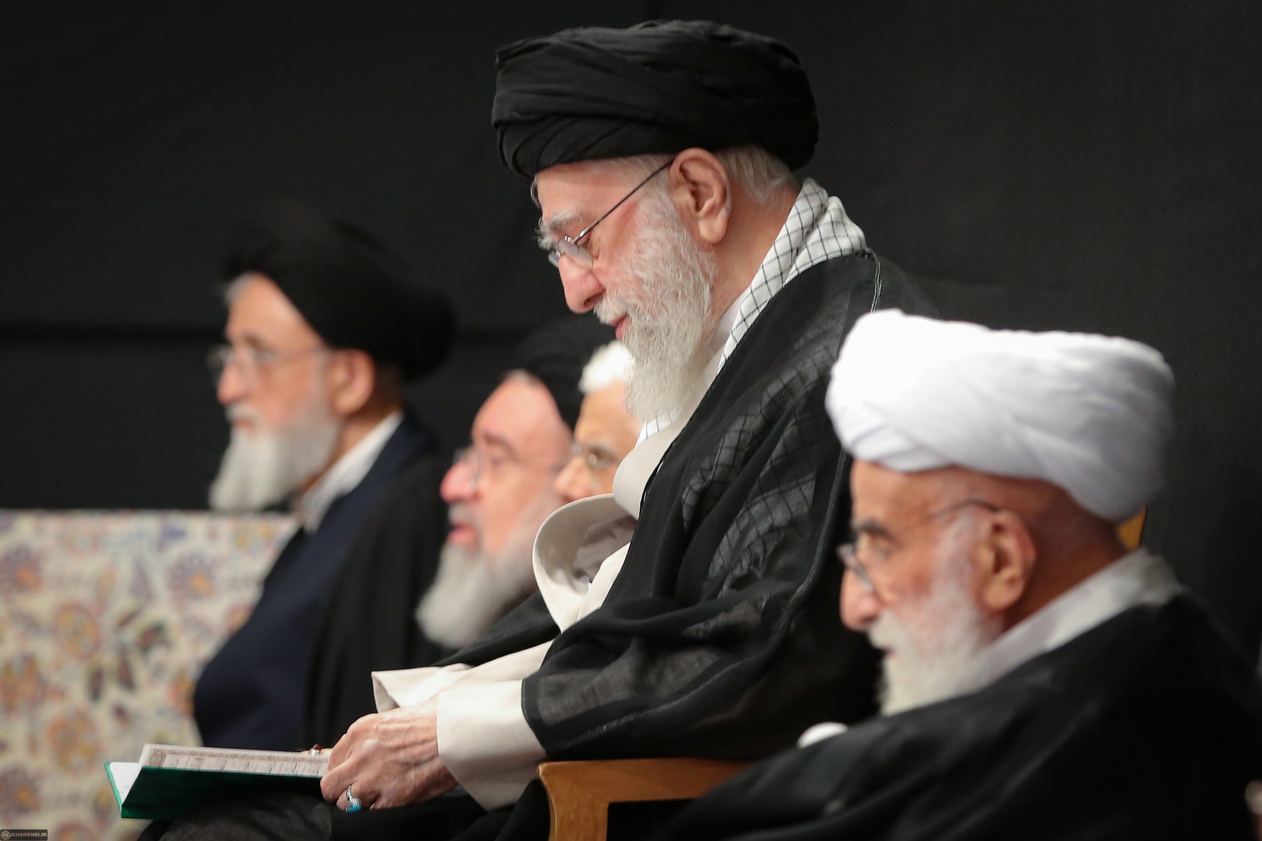 سیاوشانی در کشتی نجات سیاوشانی در کشتی نجات