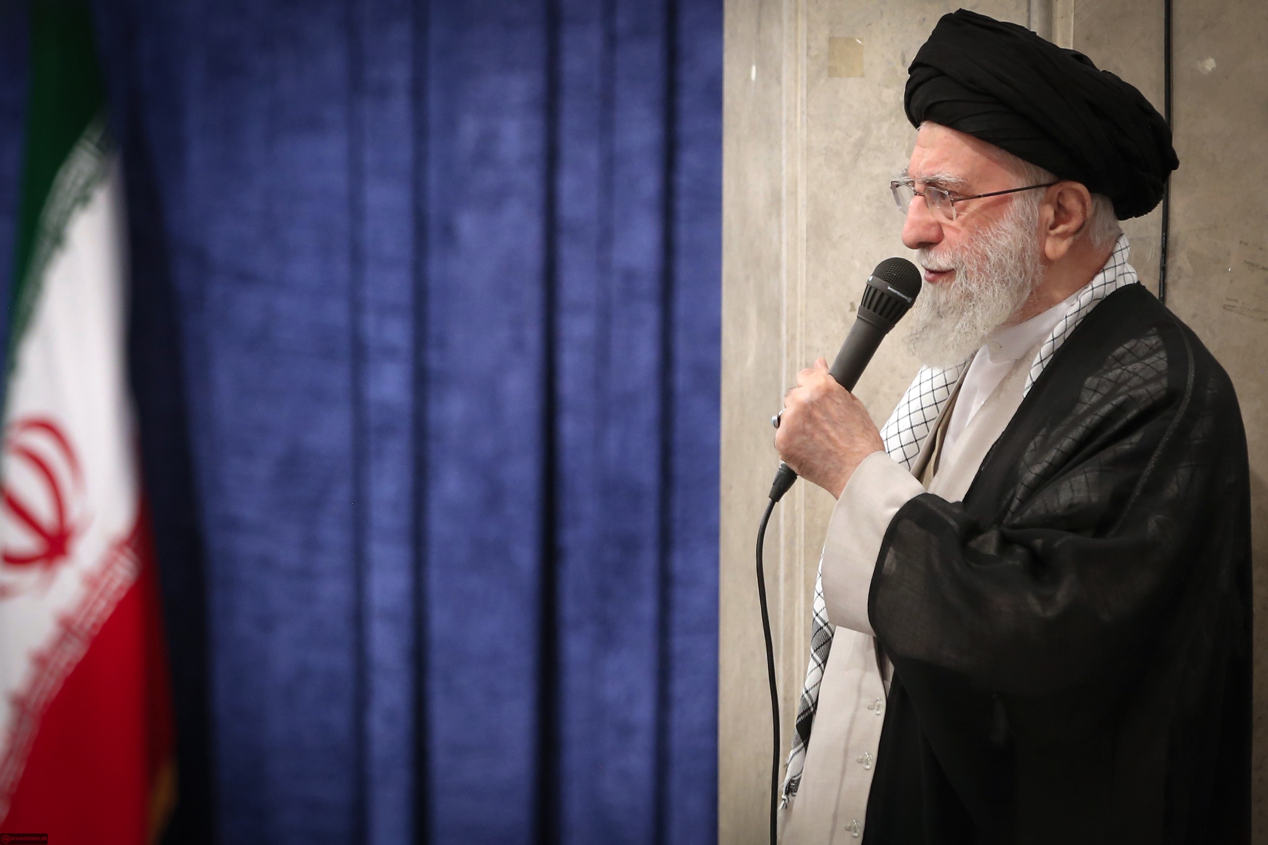 سیاوشانی در کشتی نجات سیاوشانی در کشتی نجات