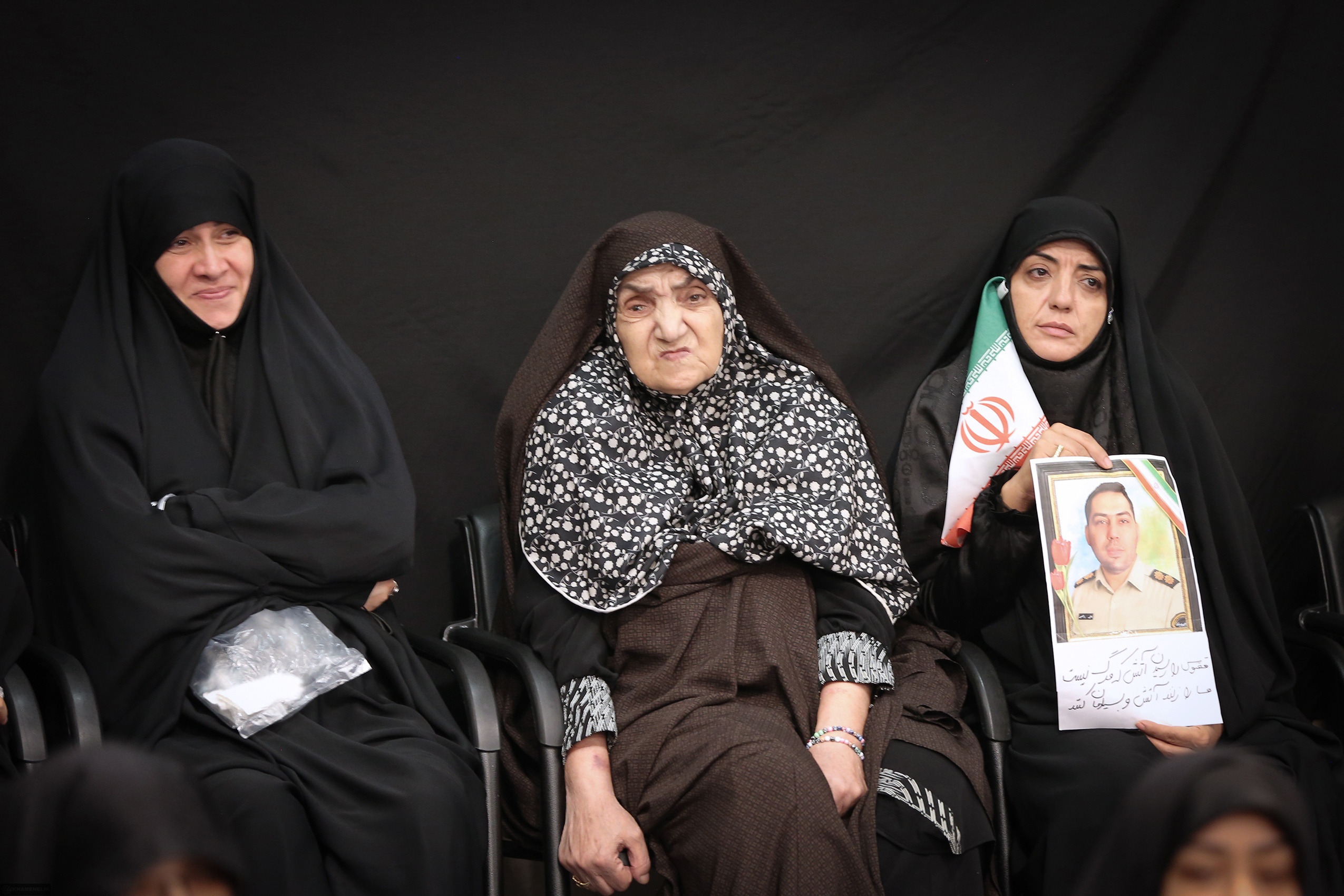 سیاوشانی در کشتی نجات سیاوشانی در کشتی نجات