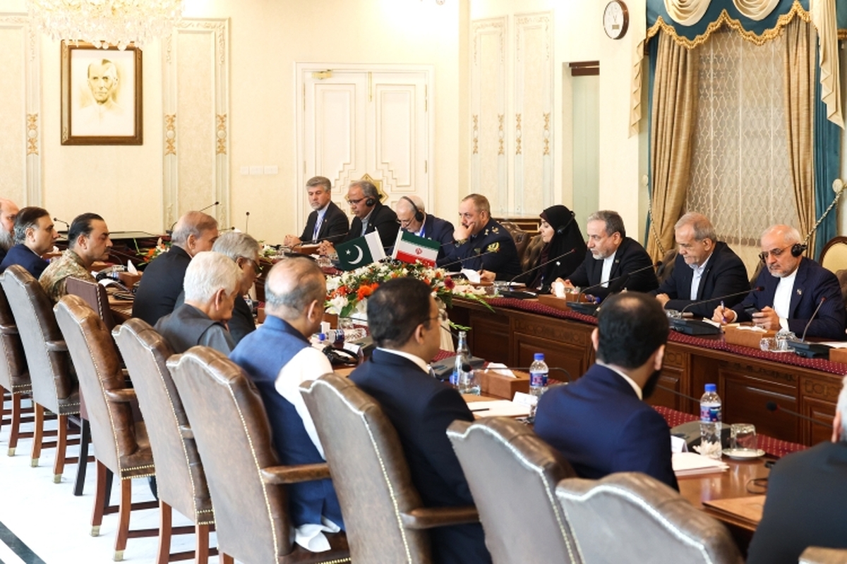 پزشکیان: اقدامات ظاهری مدعیان دفاع از حقوق بشر همراهی با جنایتکاران در غزه است/ تقدیر نخستوزیر پاکستان از شجاعت نیروهای مسلح به رهبری فرمانده کل قوا