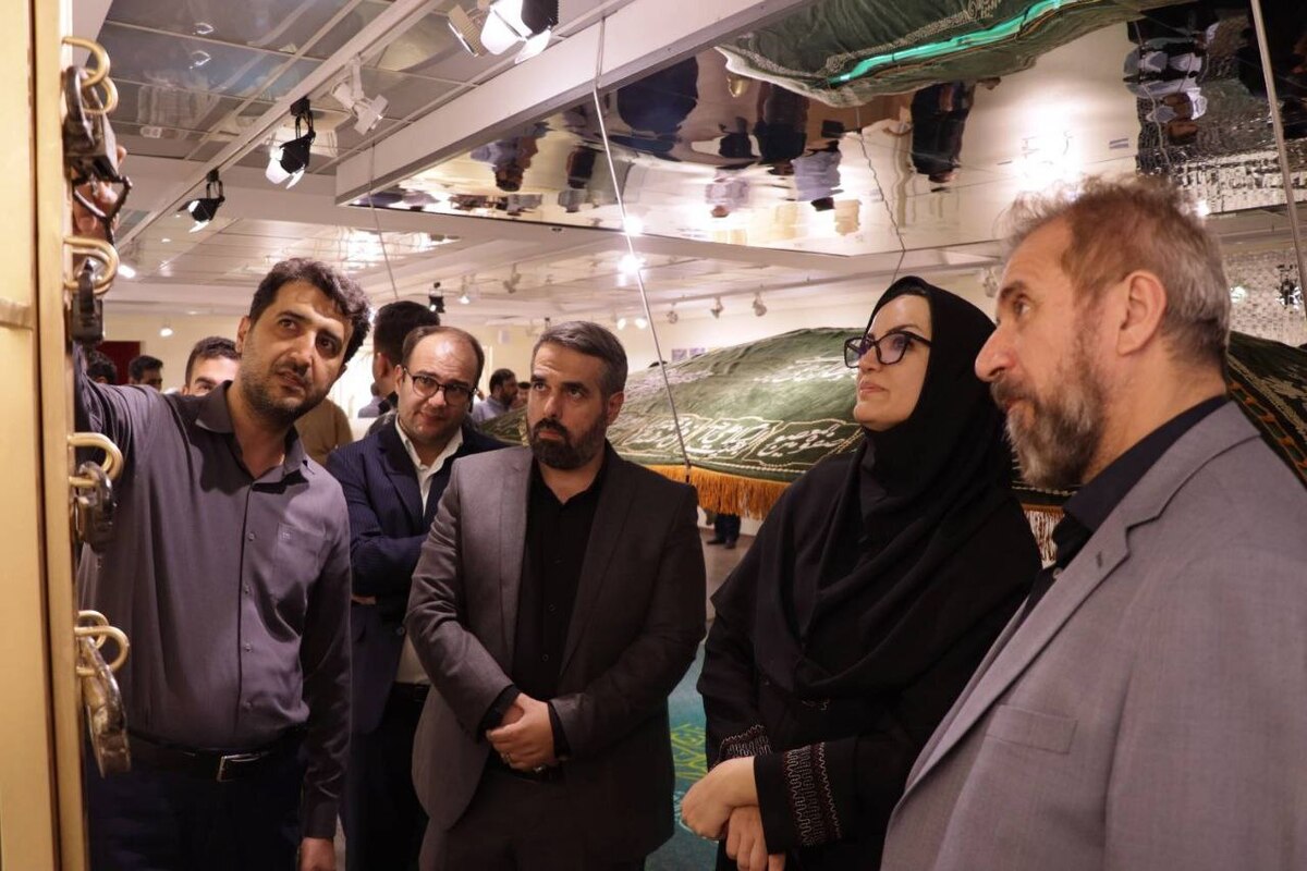 بازدید دبیرکل نهاد کتابخانه‌های عمومی کشور از کتابخانه و موزه ملی ملک