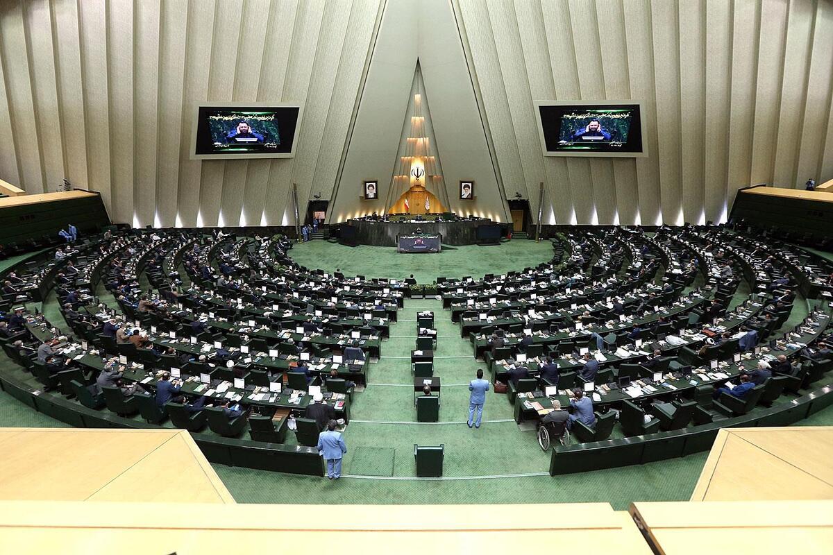 نشست غیرعلنی مجلس با وزیر اقتصاد