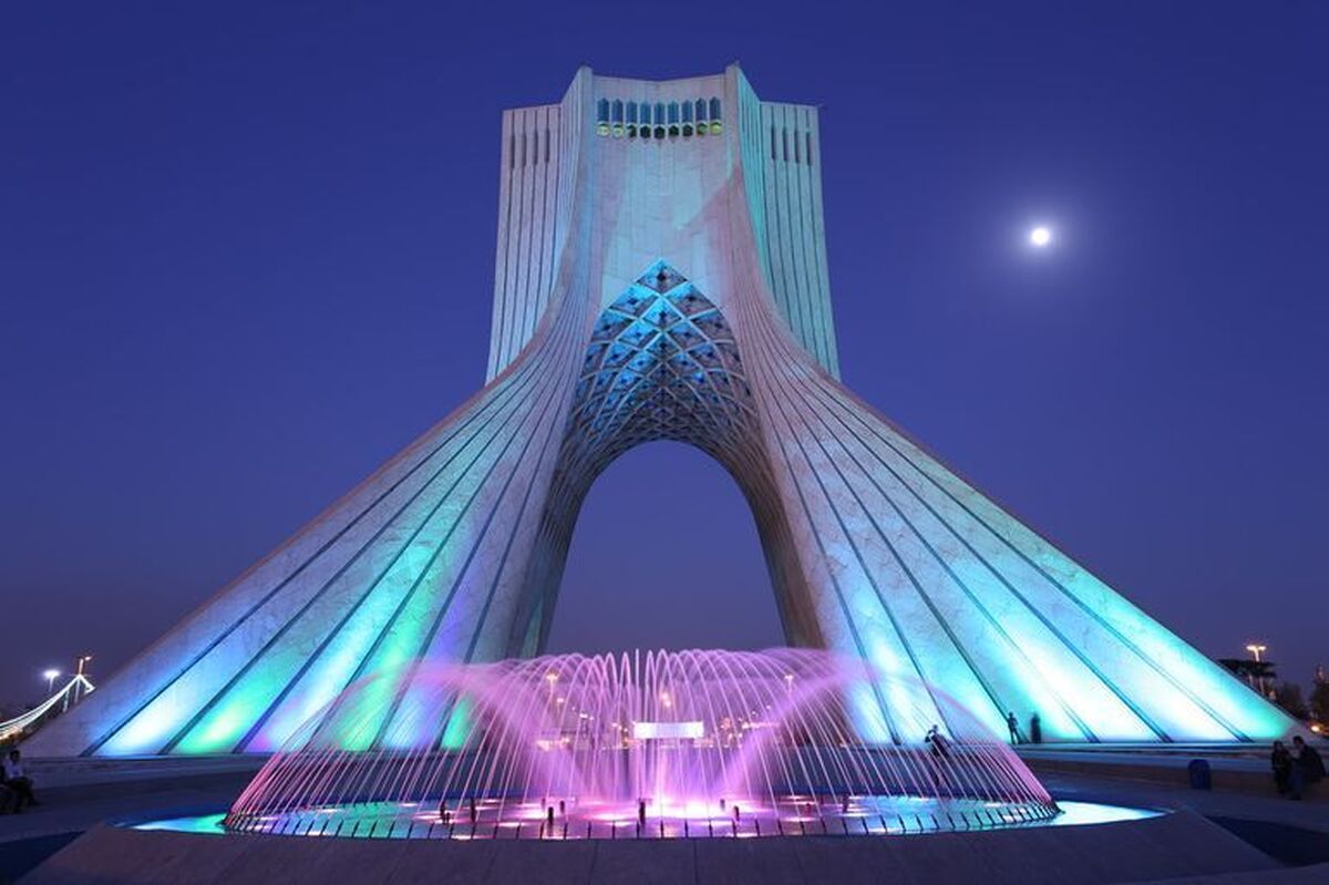 بازدید رایگان خبرنگاران از برج آزادی به مناسبت روز خبرنگار